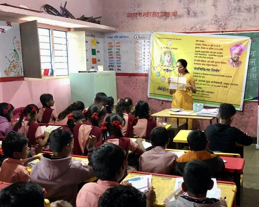 Dentist educating a group of children about oral hygiene practices